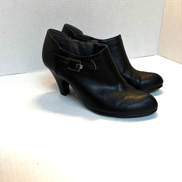 AEROSOLES Heeled Black Faux Leather Booties Size 7 1/2 - Picture 1 of 7